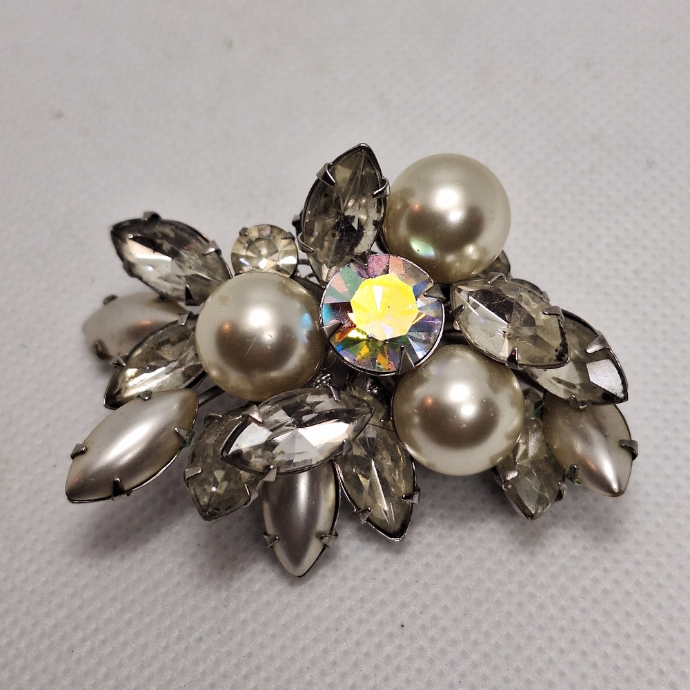 Vintage JUDY LEE Aurora Borealis AB Stones Rhinestones Pearl Brooch Silver Tone